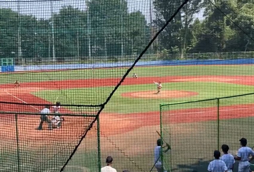 灘高野球部は夏休みに東大を見学するために上京するそうです。その際、東大野球部の活動場所である東京大学野球場で開成との練習試合が行われます。打席に立っているのが僕です。この日はサードとセカンドで出場しました