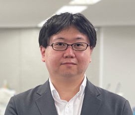 新浦安校 室長<br />
新井