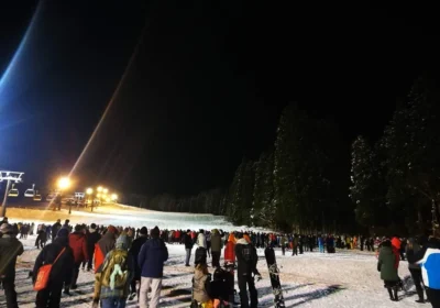 「東大スキー部時代、年末年始は大会のために野沢温泉スキー場で過ごしていました。年越しの瞬間は花火を見るためにゲレンデに人が集まります」