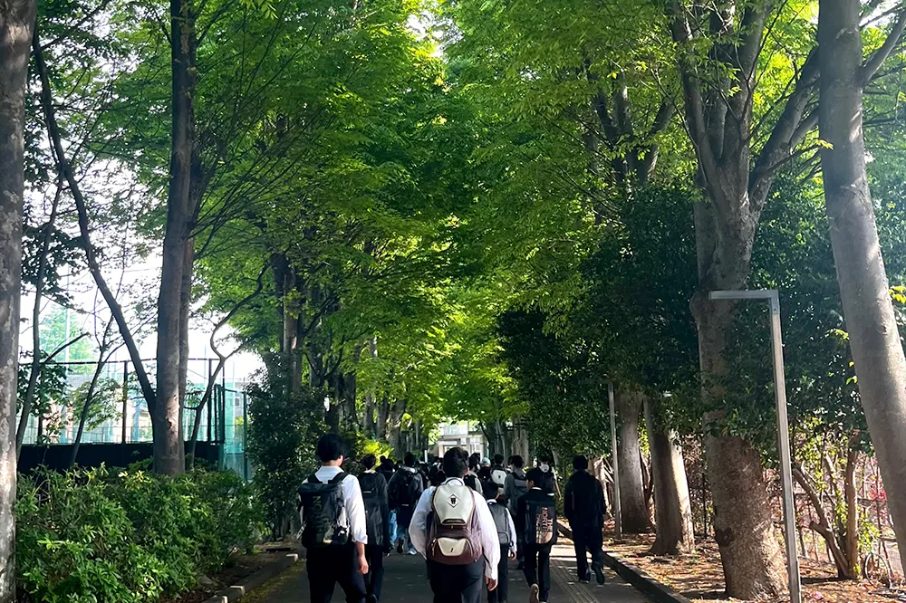 クラスの約25％は中学からの内部進学生です。彼らが和やかな雰囲気を作る一方、自己推薦入試で入学した生徒が豊かな個性を見せています