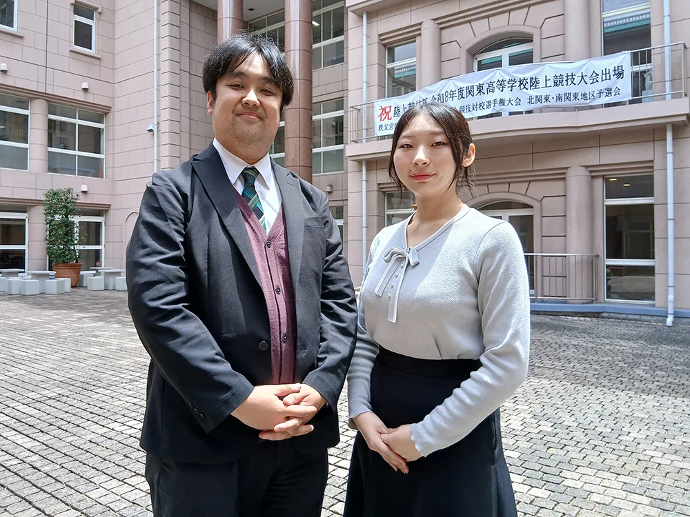 情報科の不破芳宣先生（左）と、数学科・情報科の山﨑かれん先生（右）